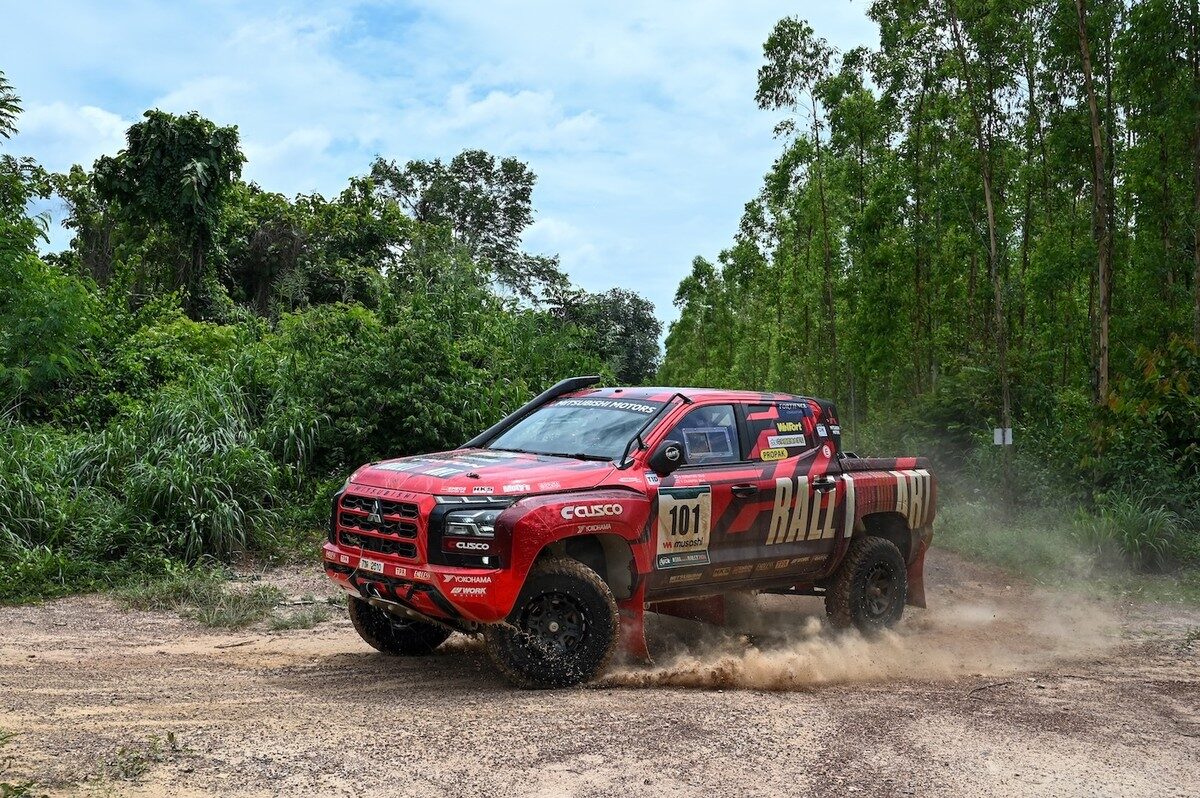 ทีมมิตซูบิชิ แรลลี่อาร์ต ผงาดป้องกันแชมป์ AXCR 2026 คว้าชัยชนะ Overall 2 ปีซ้อน ส่ง Triton 2026 จารึกประวัติศาสตร์นักขับญี่ปุ่นคู่แรกครองบัลลังก์ 40