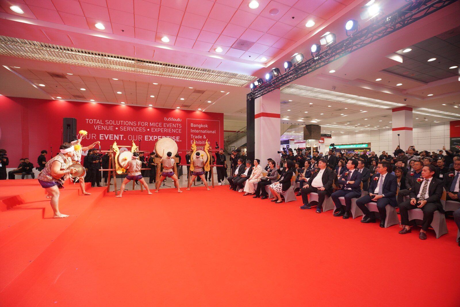 เปิดฉาก BIG MOTOR SALE 2026 ฉลองปีที่ 13 ผนึก 30 แบรนด์ยานยนต์ชั้นนำ ยกโชว์รูมบุกไบเทค บางนา จัดเต็มโปรเด็ด คอนเสิร์ตฟรี และโซน Pet Friendly ตลอด 10 วัน 43