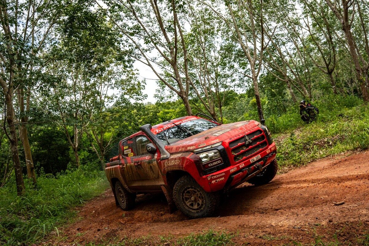 ทีมมิตซูบิชิ แรลลี่อาร์ต ผงาดป้องกันแชมป์ AXCR 2026 คว้าชัยชนะ Overall 2 ปีซ้อน ส่ง Triton 2026 จารึกประวัติศาสตร์นักขับญี่ปุ่นคู่แรกครองบัลลังก์ 106