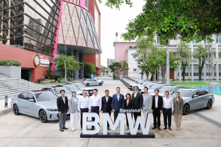 บีเอ็มดับเบิลยู ประเทศไทย จับมือ บาร์เซโลนา มอเตอร์ ส่งมอบทัพ BMW 330e M Sport 2026 เสริมฟลีทพรีเมียมธนาคารออมสิน ขับเคลื่อนองค์กรสู่พลังงานสะอาด