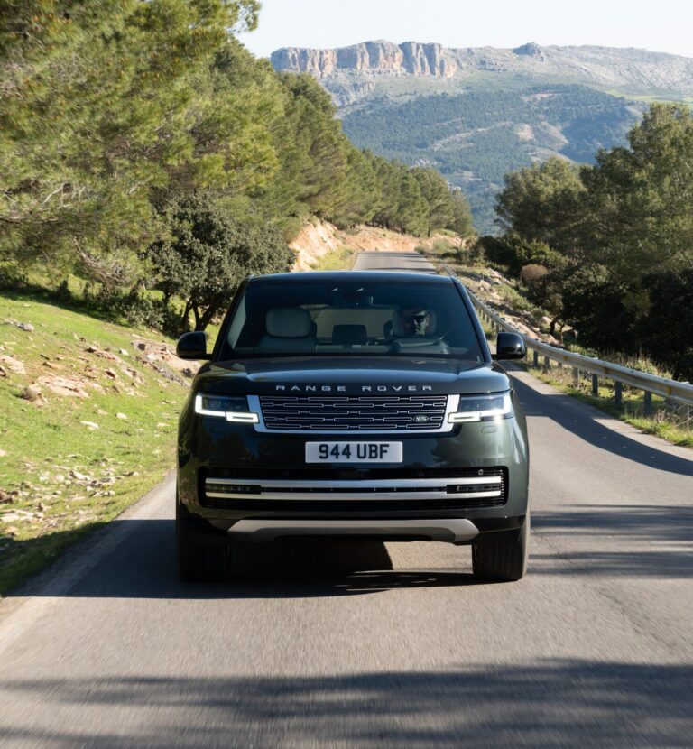 เปิดตัว Range Rover Electric 2026 เอสยูวีไฟฟ้าเรือนร่างหรู 550 แรงม้า ลุยน้ำลึก 900 มม. ชาร์จไว 800V พร้อมเปิดรับจองในไทย