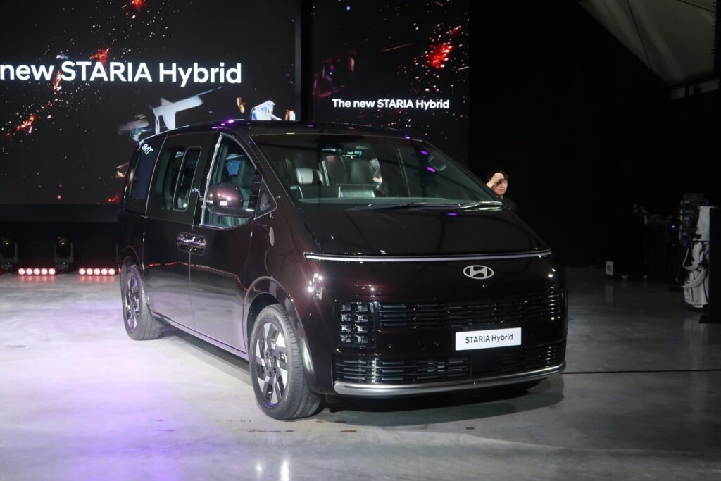 เปิดตัว Hyundai new STARIA Hybrid 2026 ขุมพลัง Turbo Hybrid 242 แรงม้า รถ MPV 11 ที่นั่งครั้งแรกในไทย เคาะราคาเริ่ม 2,099,000 บาท (ปก)