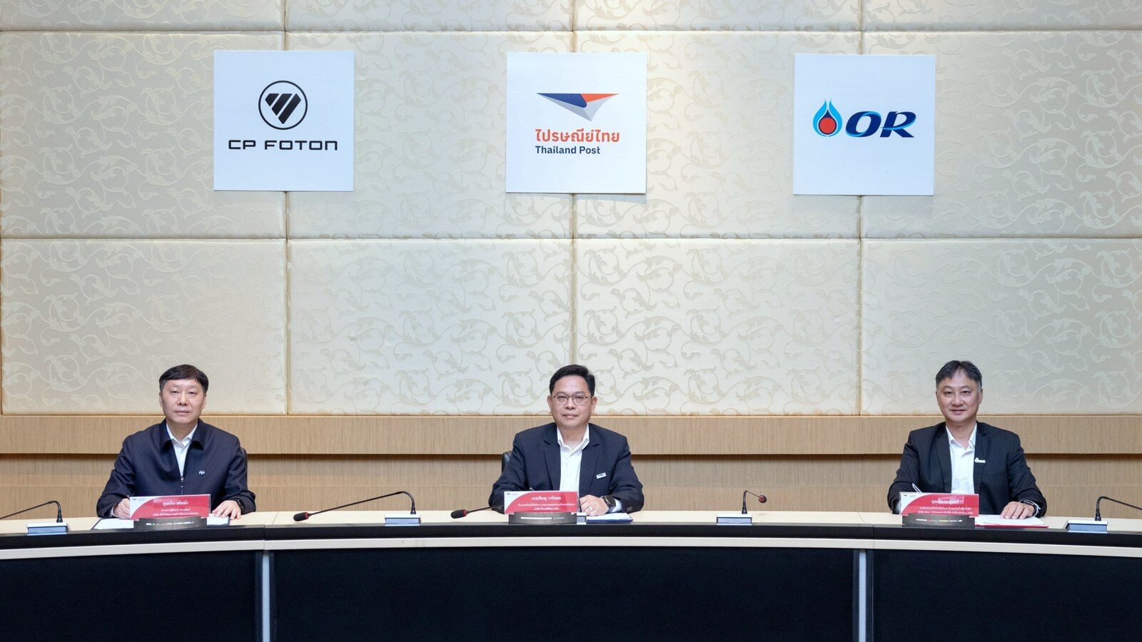 OR ผนึก ไปรษณีย์ไทย และ ซีพี โฟตอน เดินหน้า Green Logistics นำร่องทดสอบรถบรรทุกไฟฟ้า เชื่อมโครงข่าย EV Station PluZ ขับเคลื่อนขนส่งเชิงพาณิชย์สู่ Net Zero (ปก)