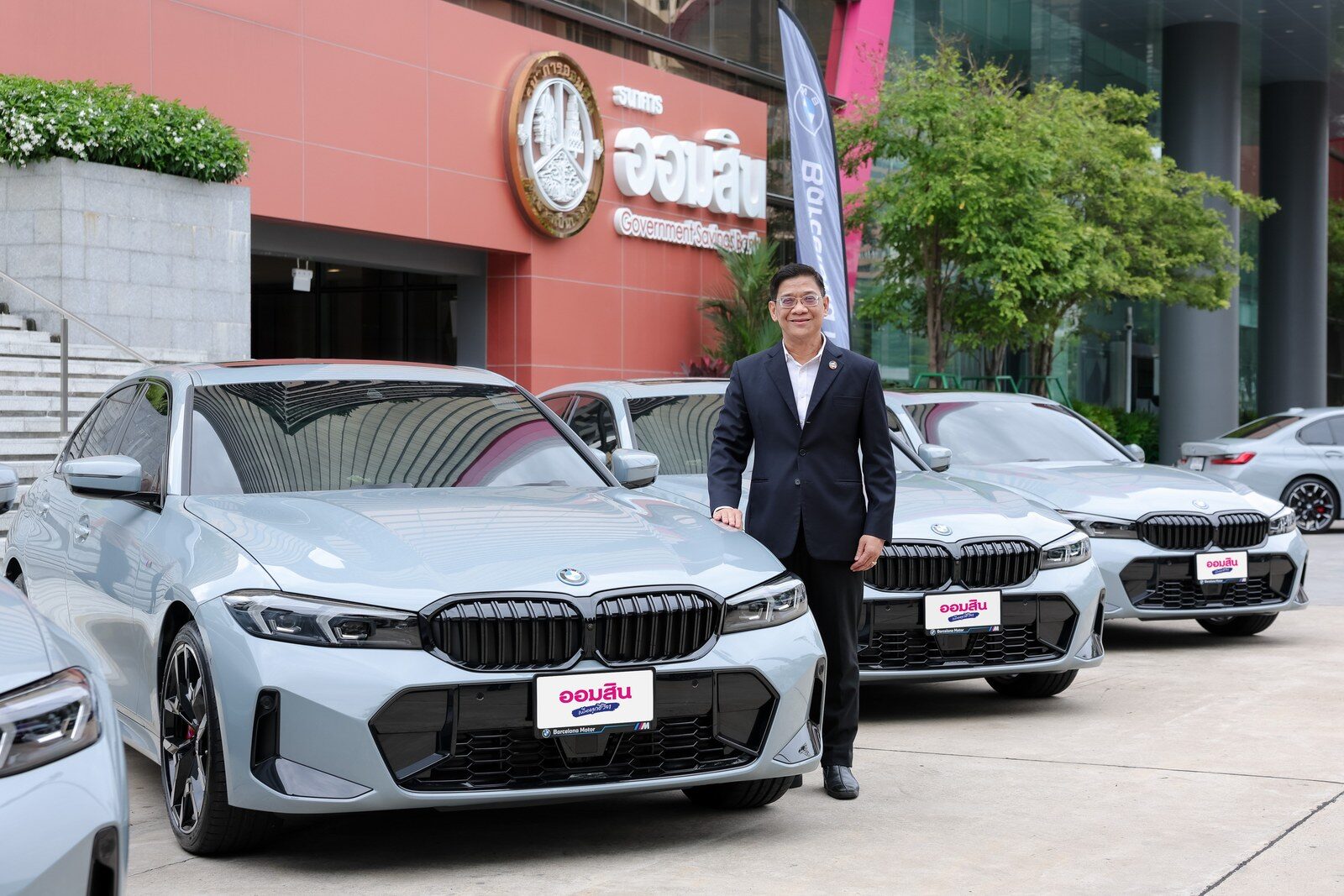 บีเอ็มดับเบิลยู ประเทศไทย จับมือ บาร์เซโลนา มอเตอร์ ส่งมอบทัพ BMW 330e M Sport 2026 เสริมฟลีทพรีเมียมธนาคารออมสิน ขับเคลื่อนองค์กรสู่พลังงานสะอาด 2