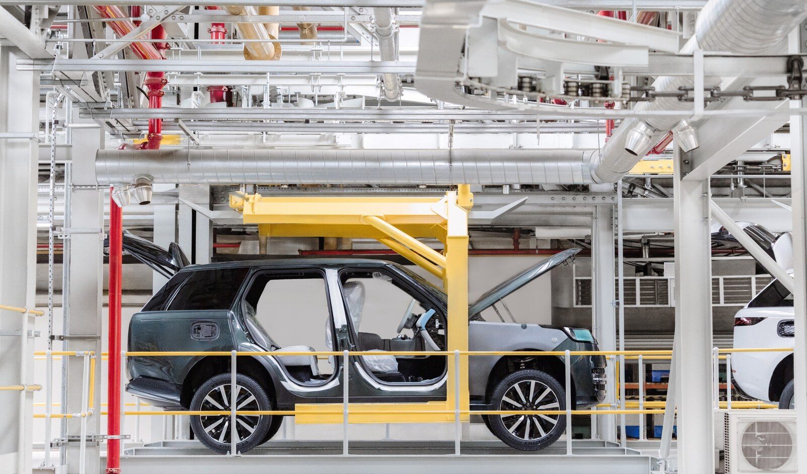 เปิดตัว Range Rover Electric 2026 เอสยูวีไฟฟ้าเรือนร่างหรู 550 แรงม้า ลุยน้ำลึก 900 มม. ชาร์จไว 800V พร้อมเปิดรับจองในไทย 2