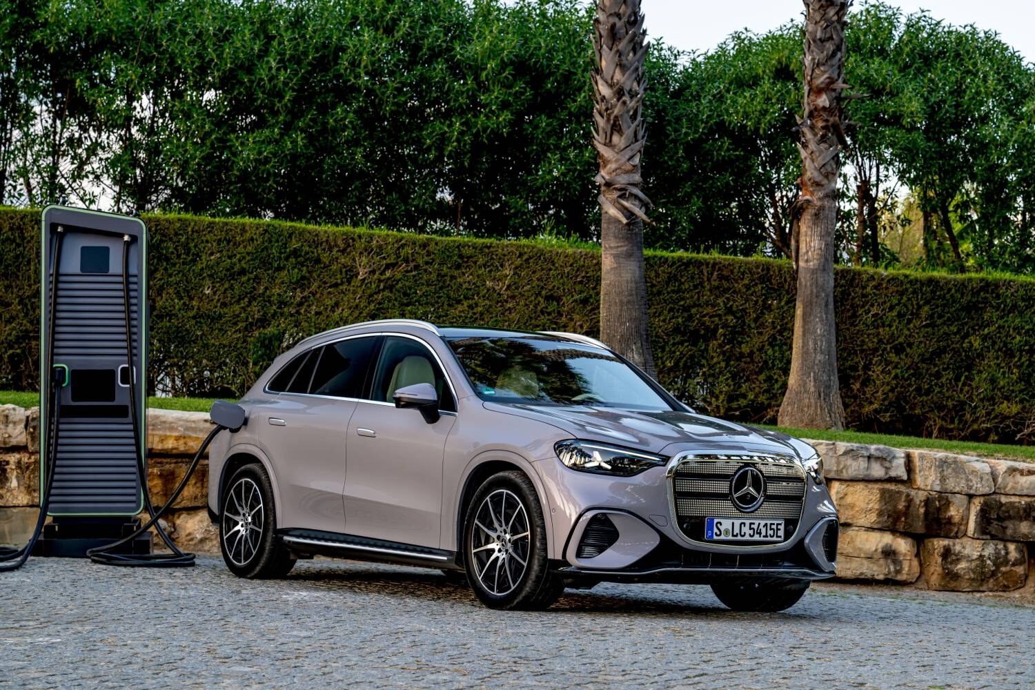 ALL NEW Mercedes-Benz GLC 2026 ขุมพลังไฟฟ้า 100% เปิดตัว เผยโฉมครั้งแรกในไทย 23 กันยายนนี้ 3