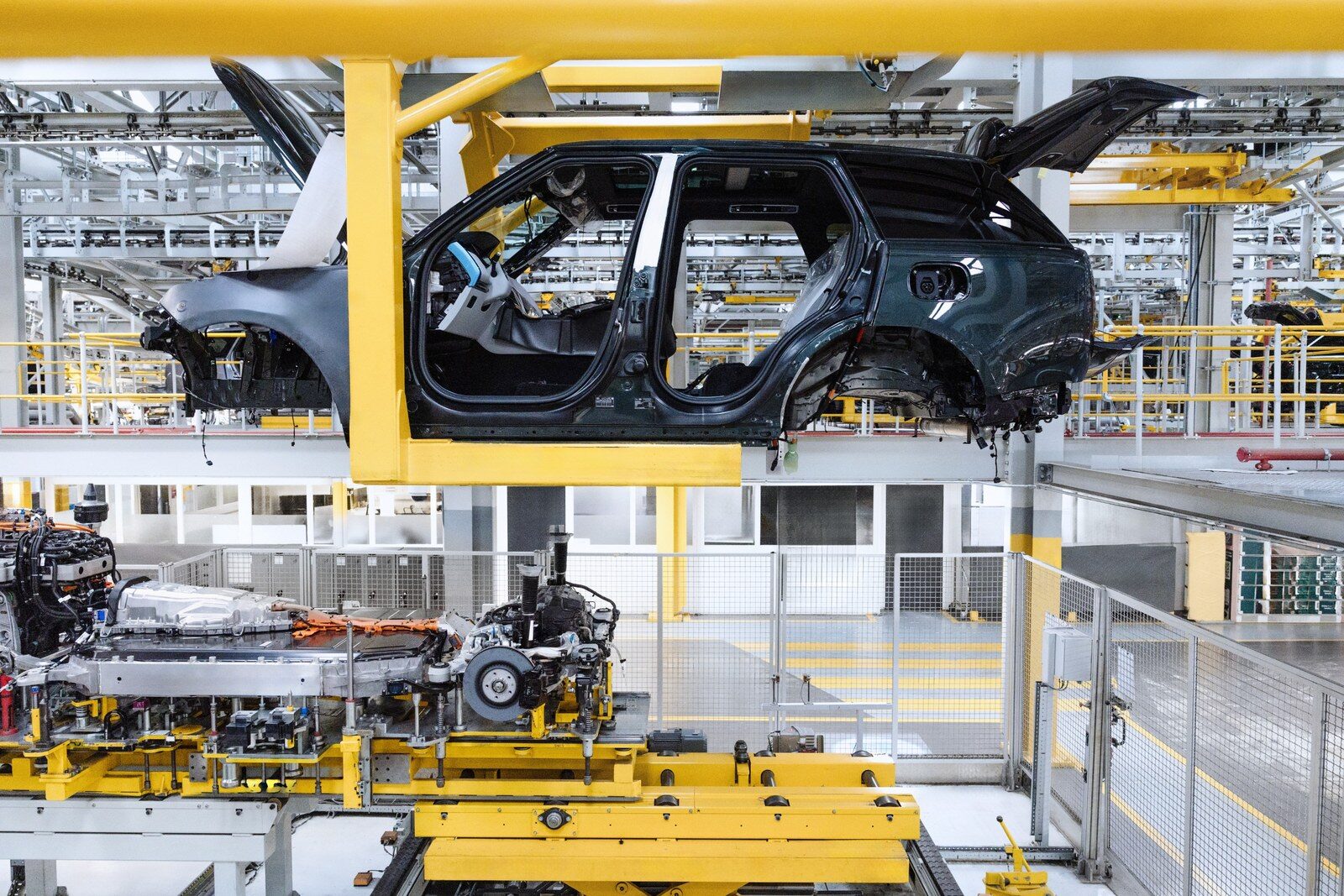 เปิดตัว Range Rover Electric 2026 เอสยูวีไฟฟ้าเรือนร่างหรู 550 แรงม้า ลุยน้ำลึก 900 มม. ชาร์จไว 800V พร้อมเปิดรับจองในไทย 3