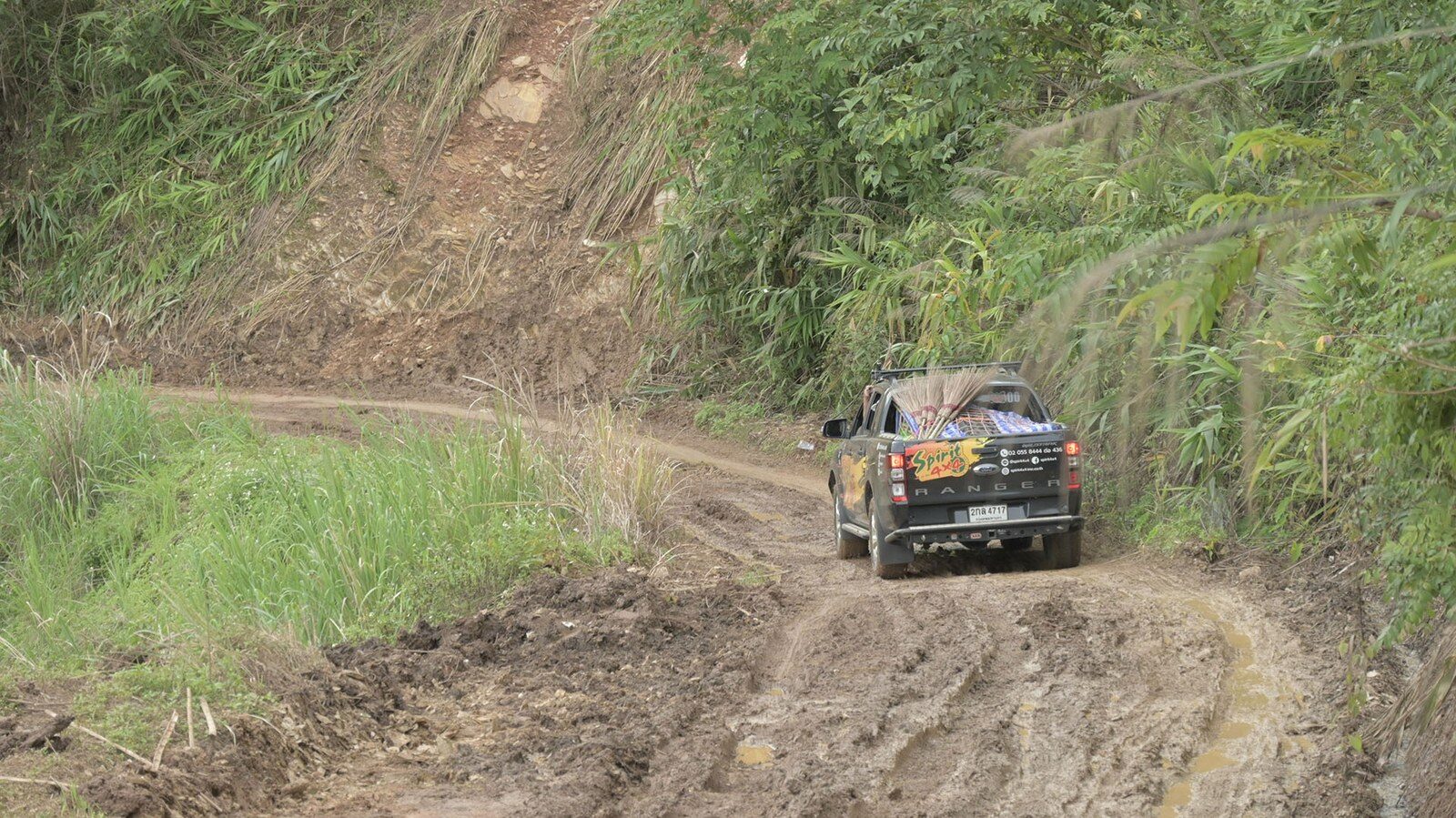 SPIRIT 4x4 ผนึก ฟอร์ด ประเทศไทย ลุยพื้นที่น้ำท่วมปัว จ.น่าน ส่งมอบถุงยังชีพและกำลังใจฟื้นฟูหลังอุทกภัย สิงหาคม 2026 3