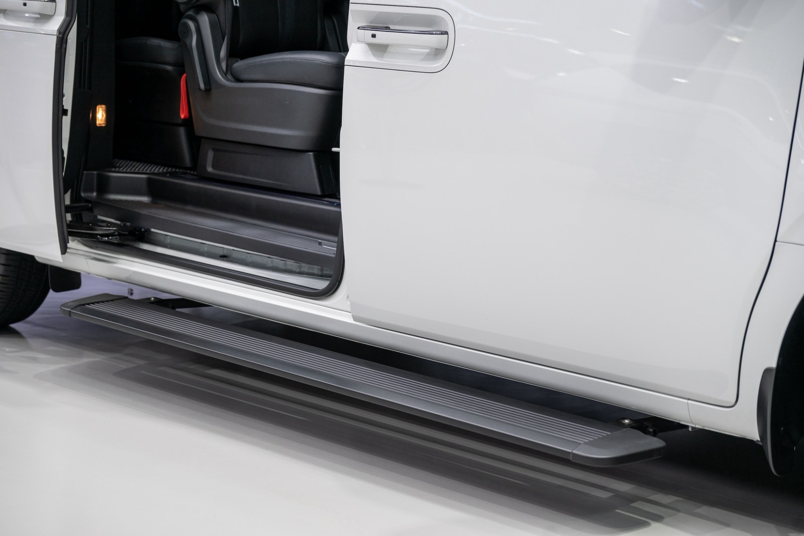 ฮุนได เตรียมเปิดตัว Hyundai STARIA Hybrid 2026 ครั้งแรกในไทย ชูจุดเด่น MPV 11 ที่นั่ง ขุมพลังไฮบริดหนึ่งเดียวในตลาด วันที่ 10 กันยายนนี้ 4