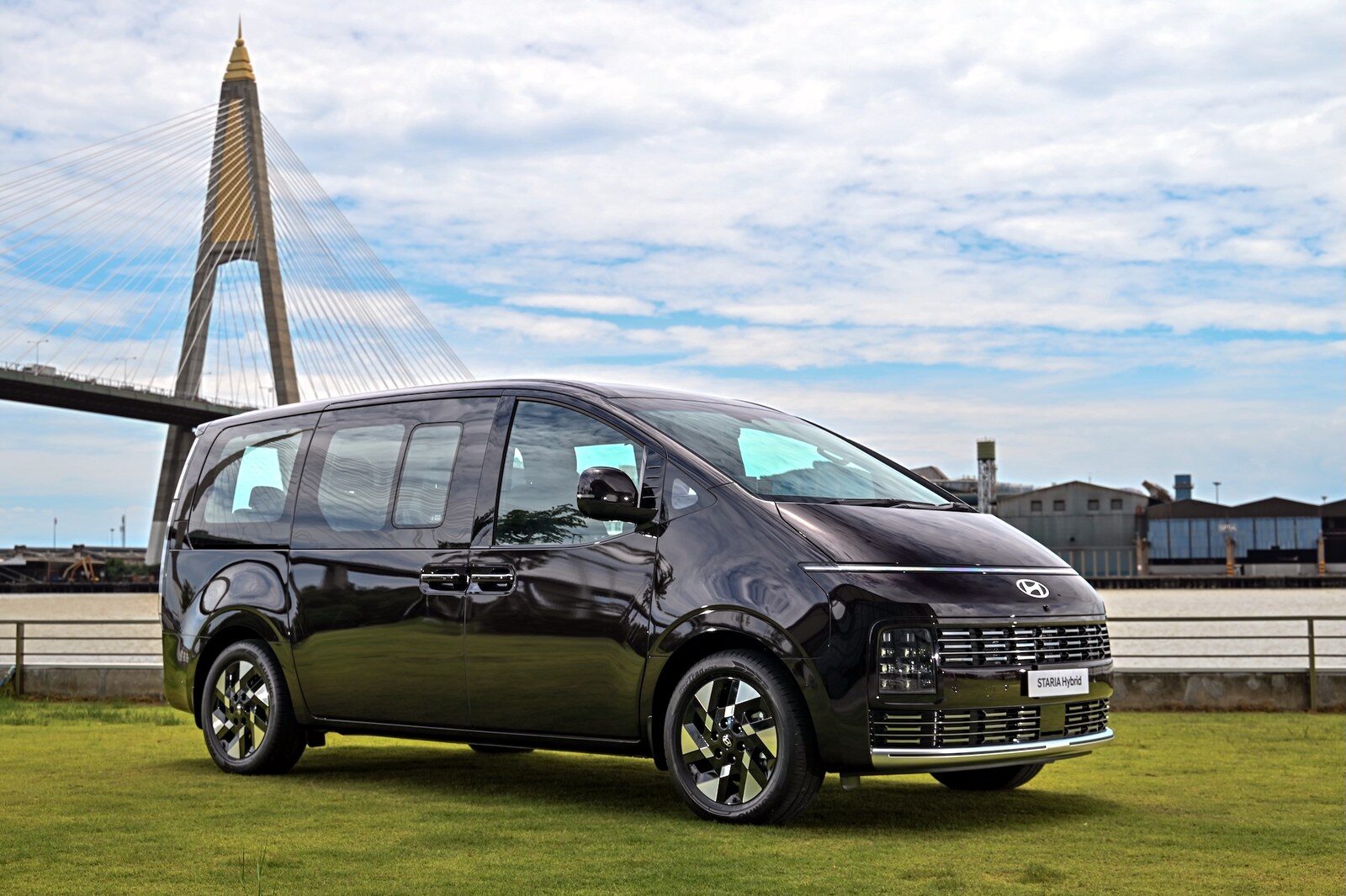 ็ัHyundai STARIA Hybrid โปรโมชั่นเปิดตัว STARIA Hybrid Privilege Package มูลค่ากว่า 100,000 บาท พร้อมชวนครอบครัวทดลองขับ 19-20 ก.ย. 2569 4