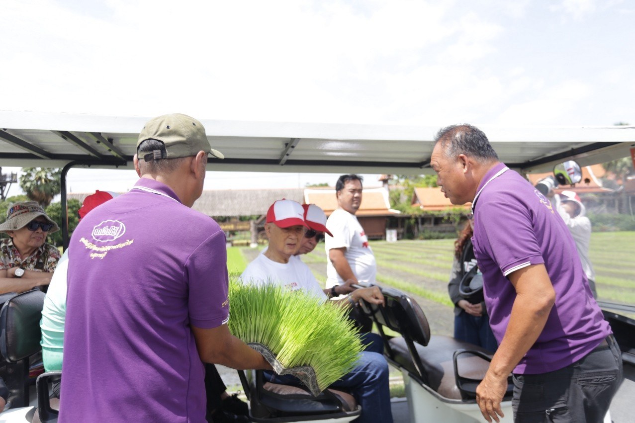 มูลนิธิโตโยต้าประเทศไทย ขับเคลื่อนโครงการ TTF FROM BOOK TO FIELD 2026 ต่อยอดงานวิจัยข้าวสู่แปลงนาสาธิตเพื่อความยั่งยืนของชาวนาไทย 5