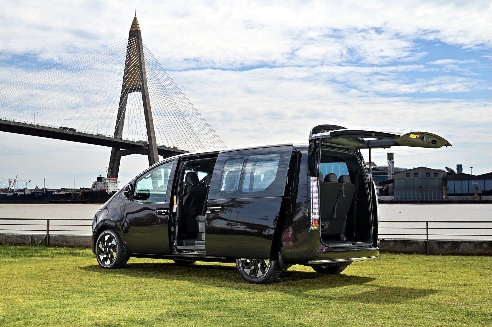 ็ัHyundai STARIA Hybrid โปรโมชั่นเปิดตัว STARIA Hybrid Privilege Package มูลค่ากว่า 100,000 บาท พร้อมชวนครอบครัวทดลองขับ 19-20 ก.ย. 2569 5