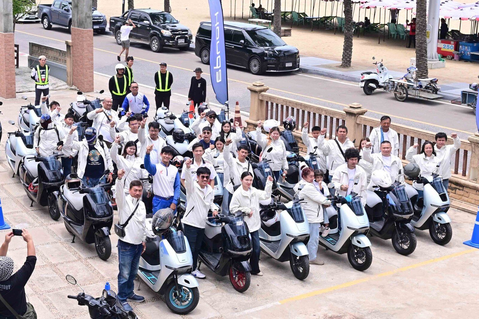 ไทยฮอนด้า ตอกย้ำสังคมสองล้อพลังงานทางเลือก จัดทริป “Honda UC3 Society Meet ครั้งที่ 3” พาผู้ขับขี่ท่องพัทยา พร้อมอัดโปรโมชัน Honda UC3 2026 สิทธิประโยชน์รวมกว่า 15,000 บาท 7