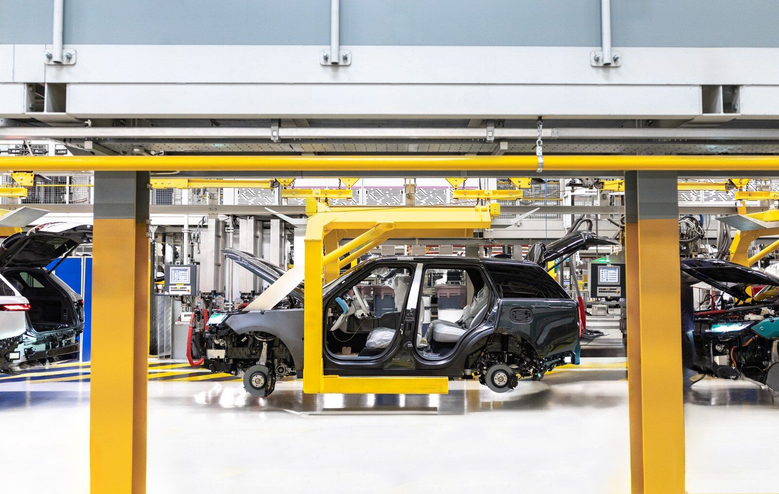 เปิดตัว Range Rover Electric 2026 เอสยูวีไฟฟ้าเรือนร่างหรู 550 แรงม้า ลุยน้ำลึก 900 มม. ชาร์จไว 800V พร้อมเปิดรับจองในไทย 7