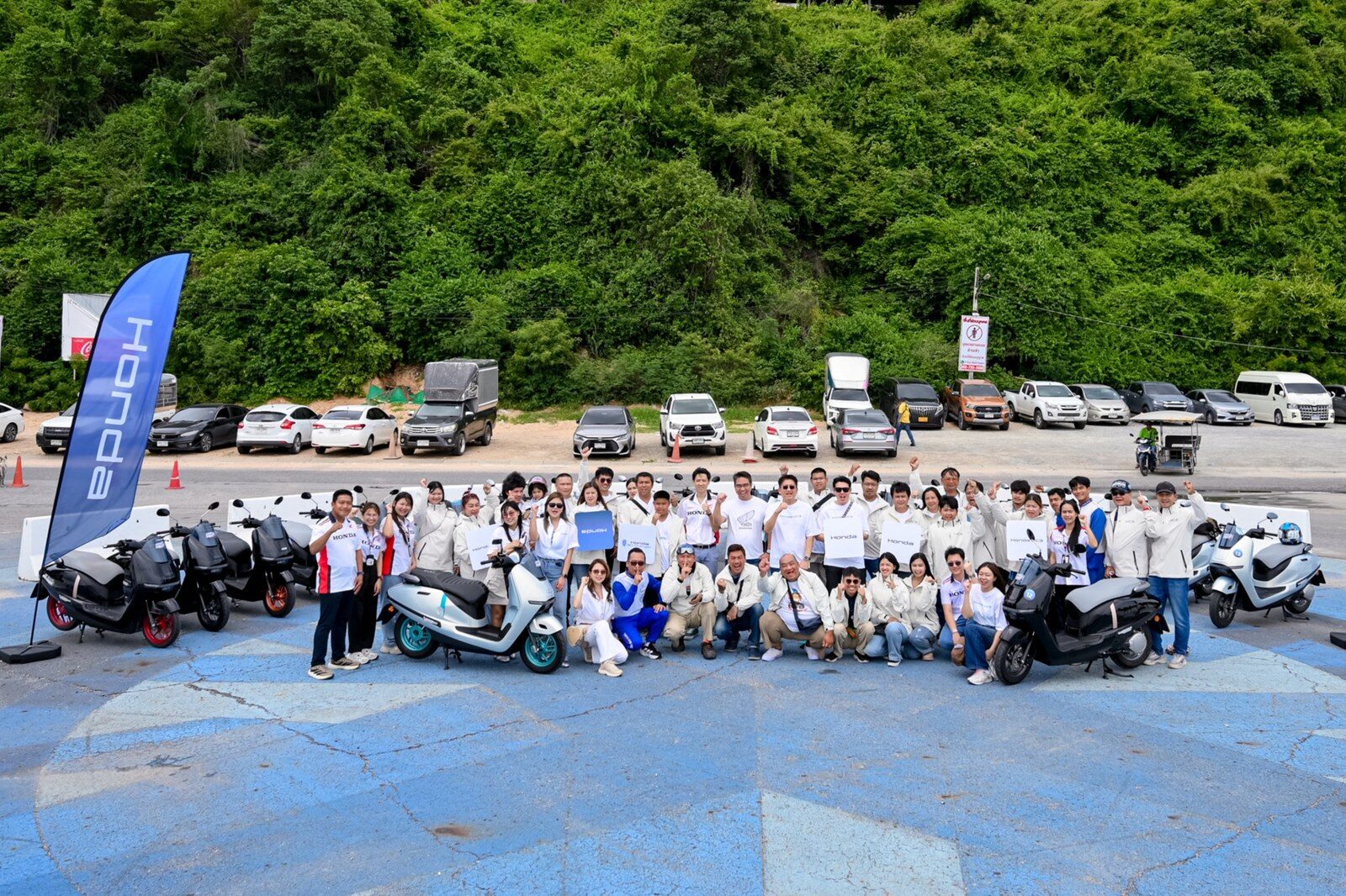 ไทยฮอนด้า ตอกย้ำสังคมสองล้อพลังงานทางเลือก จัดทริป “Honda UC3 Society Meet ครั้งที่ 3” พาผู้ขับขี่ท่องพัทยา พร้อมอัดโปรโมชัน Honda UC3 2026 สิทธิประโยชน์รวมกว่า 15,000 บาท 9