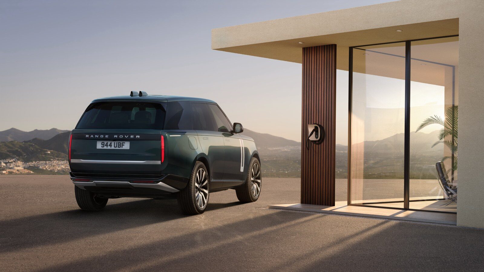 เปิดตัว Range Rover Electric 2026 เอสยูวีไฟฟ้าเรือนร่างหรู 550 แรงม้า ลุยน้ำลึก 900 มม. ชาร์จไว 800V พร้อมเปิดรับจองในไทย 10