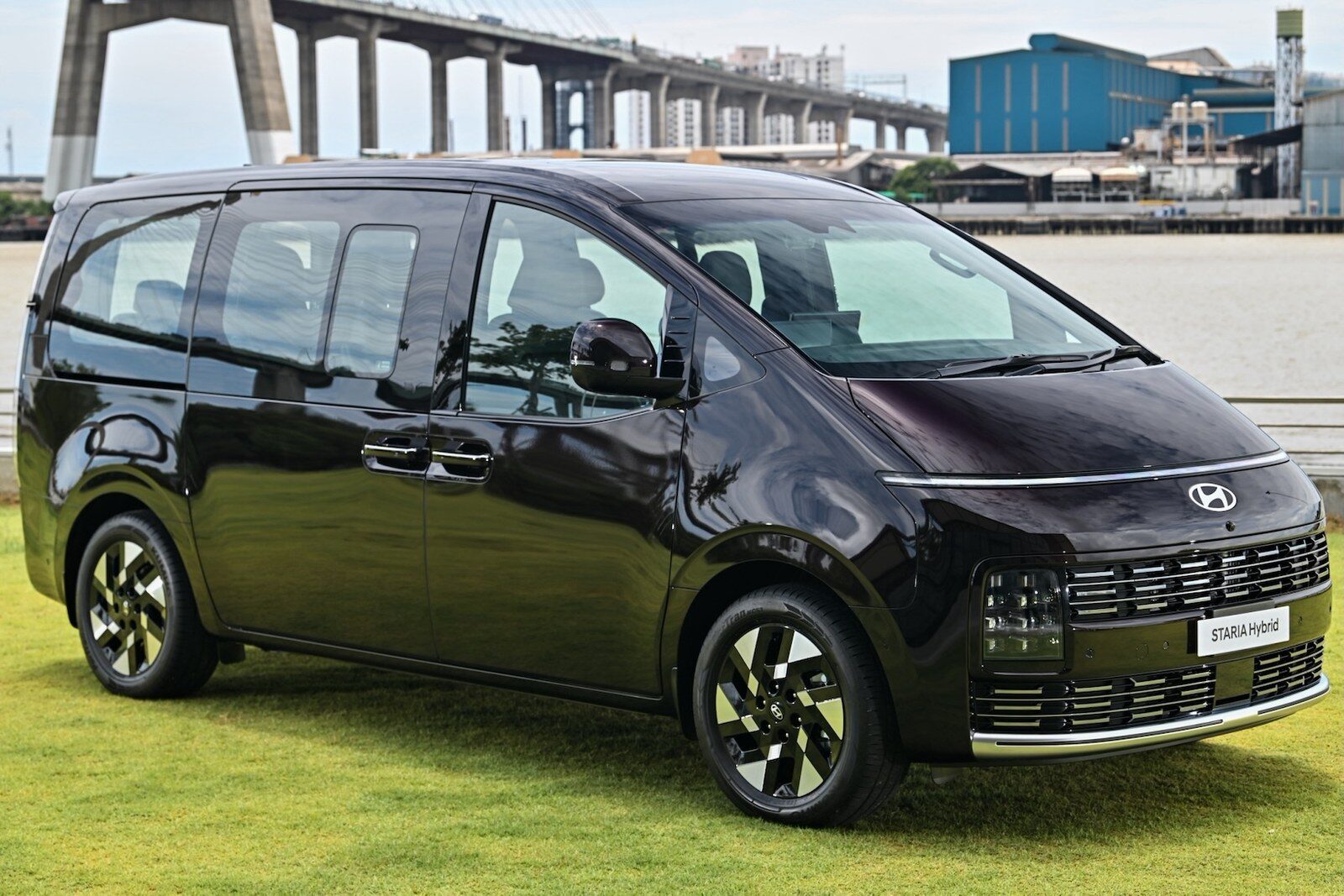 Hyundai ชูจุดเด่น STARIA Hybrid 2026 ทางเลือกใหม่ MPV ไฮบริด 11 ที่นั่ง ตอบโจทย์เสาหลักครอบครัว 10