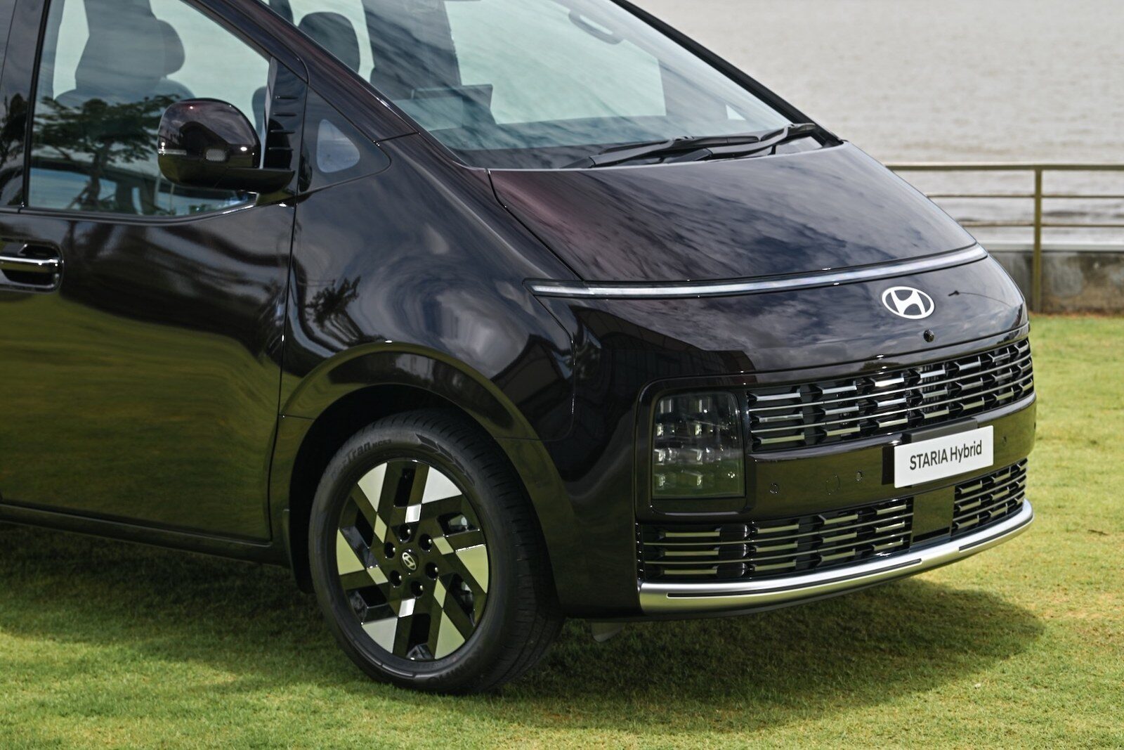 Hyundai ชูจุดเด่น STARIA Hybrid 2026 ทางเลือกใหม่ MPV ไฮบริด 11 ที่นั่ง ตอบโจทย์เสาหลักครอบครัว 11