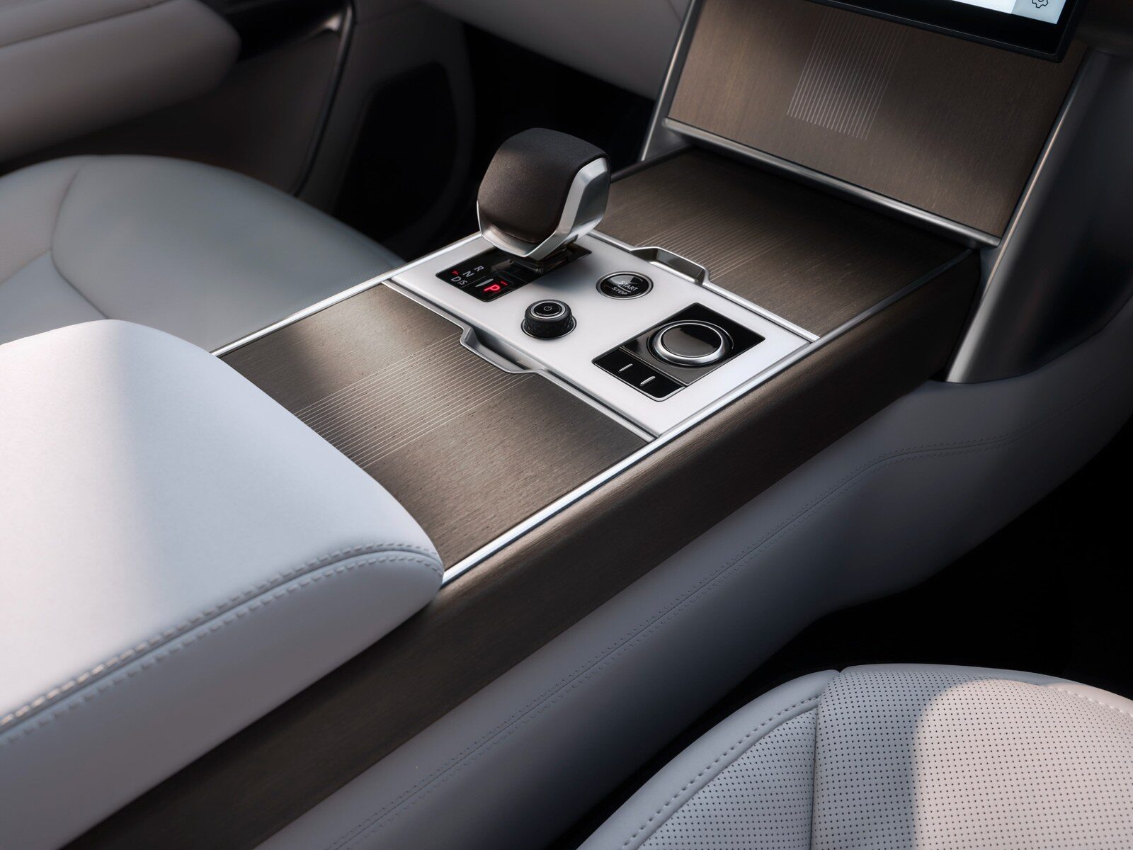 เปิดตัว Range Rover Electric 2026 เอสยูวีไฟฟ้าเรือนร่างหรู 550 แรงม้า ลุยน้ำลึก 900 มม. ชาร์จไว 800V พร้อมเปิดรับจองในไทย 12