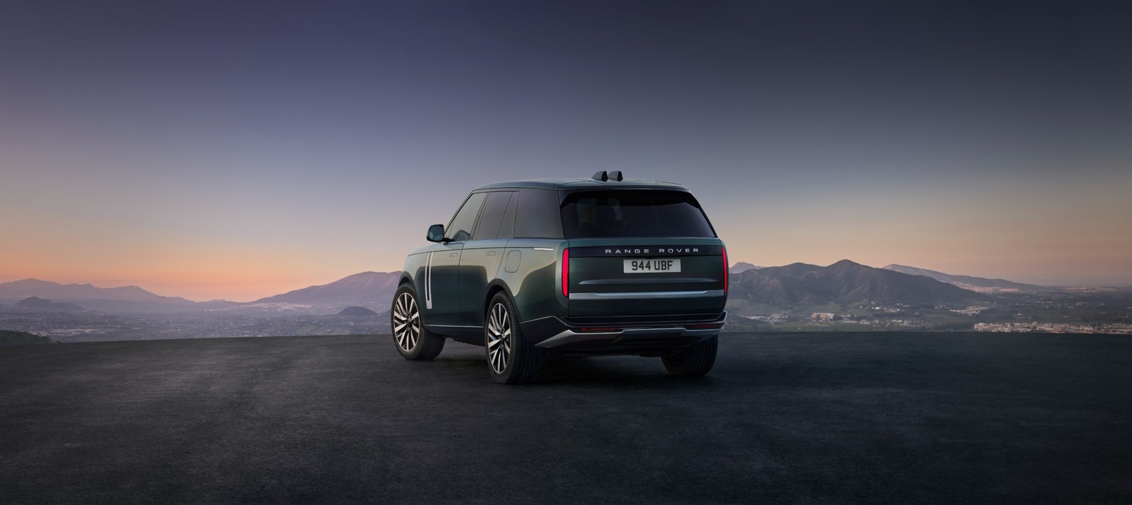 เปิดตัว Range Rover Electric 2026 เอสยูวีไฟฟ้าเรือนร่างหรู 550 แรงม้า ลุยน้ำลึก 900 มม. ชาร์จไว 800V พร้อมเปิดรับจองในไทย 24