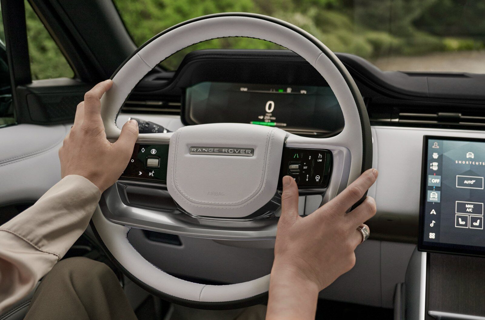 เปิดตัว Range Rover Electric 2026 เอสยูวีไฟฟ้าเรือนร่างหรู 550 แรงม้า ลุยน้ำลึก 900 มม. ชาร์จไว 800V พร้อมเปิดรับจองในไทย 32