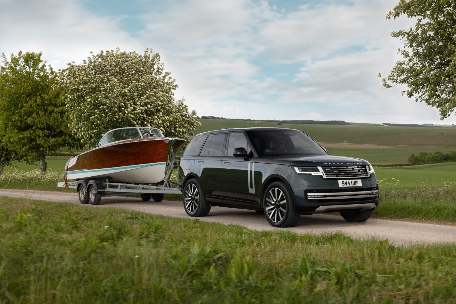 เปิดตัว Range Rover Electric 2026 เอสยูวีไฟฟ้าเรือนร่างหรู 550 แรงม้า ลุยน้ำลึก 900 มม. ชาร์จไว 800V พร้อมเปิดรับจองในไทย 33