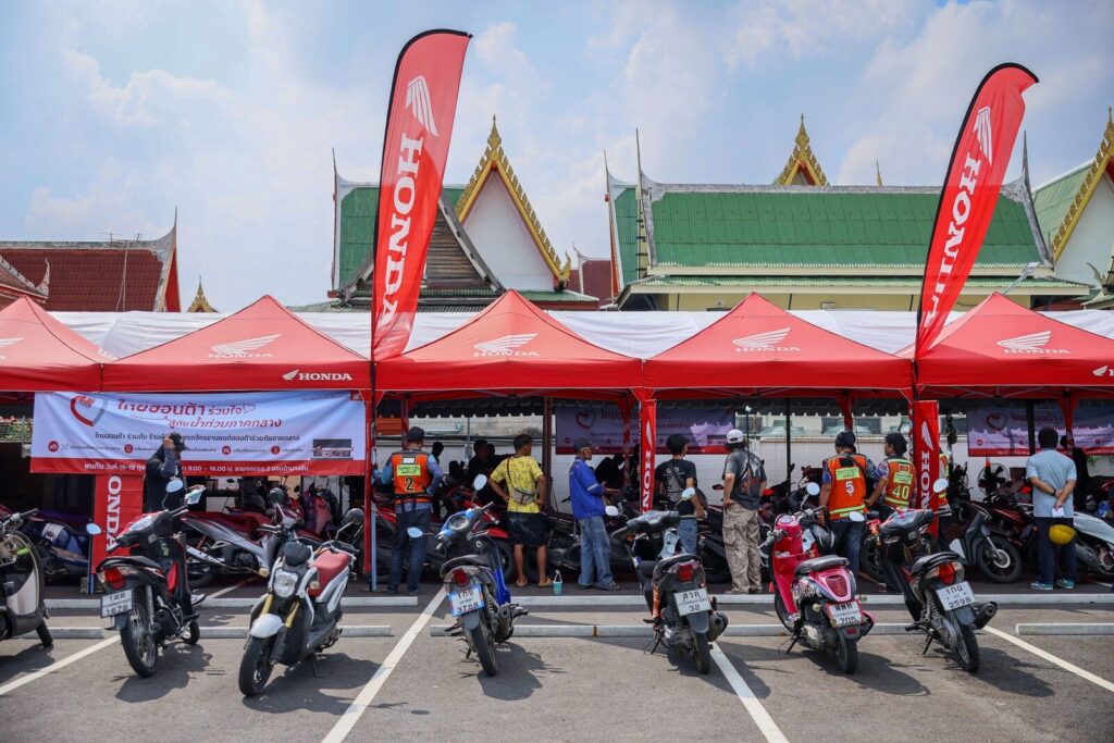 จุดบริการฟื้นฟูมอเตอร์ไซค์น้ำท่วมของไทยฮอนด้า
