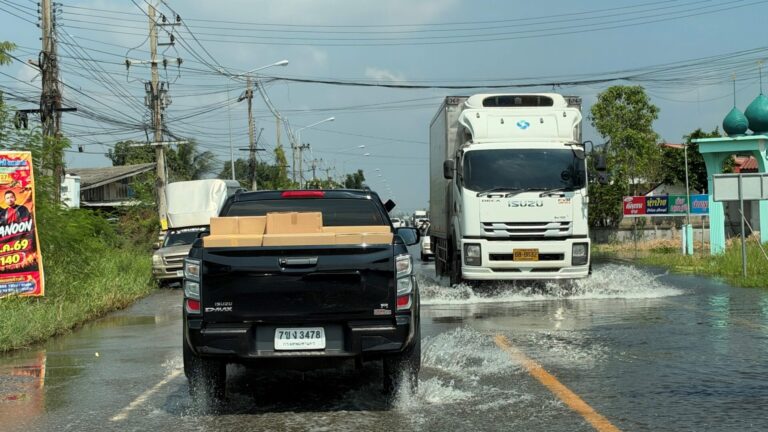 อีซูซุ เคียงข้างคนไทย ลุยช่วยน้ำท่วม ปราจีนบุรี-นครนายก-ฉะเชิงเทรา พร้อมมาตรการลดค่าซ่อม 30%