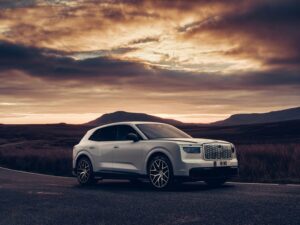 Bentley Torcal First Edition รุ่นพิเศษรถไฟฟ้าคันแรกของเบนท์ลีย์ 888 แรงม้า ล้อ 22 นิ้ว ชุดคาร์บอน ประตูไฟฟ้า