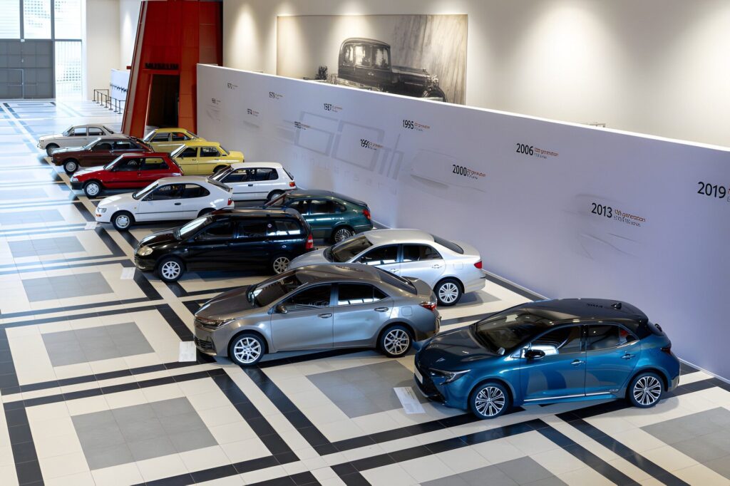 Toyota Corolla ครบ 12 เจเนอเรชันจัดแสดงเรียงกัน ฉลองครบรอบ 60 ปี