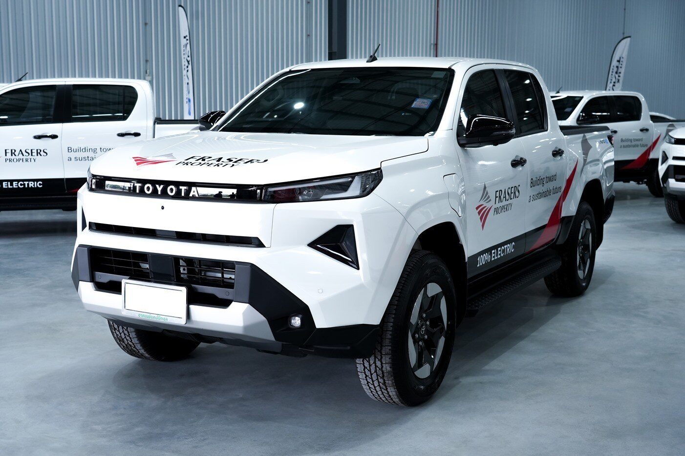 Toyota Hilux Travo-e 2026 ส่งมอบ 17 คัน หนุนแผน Net Zero 2