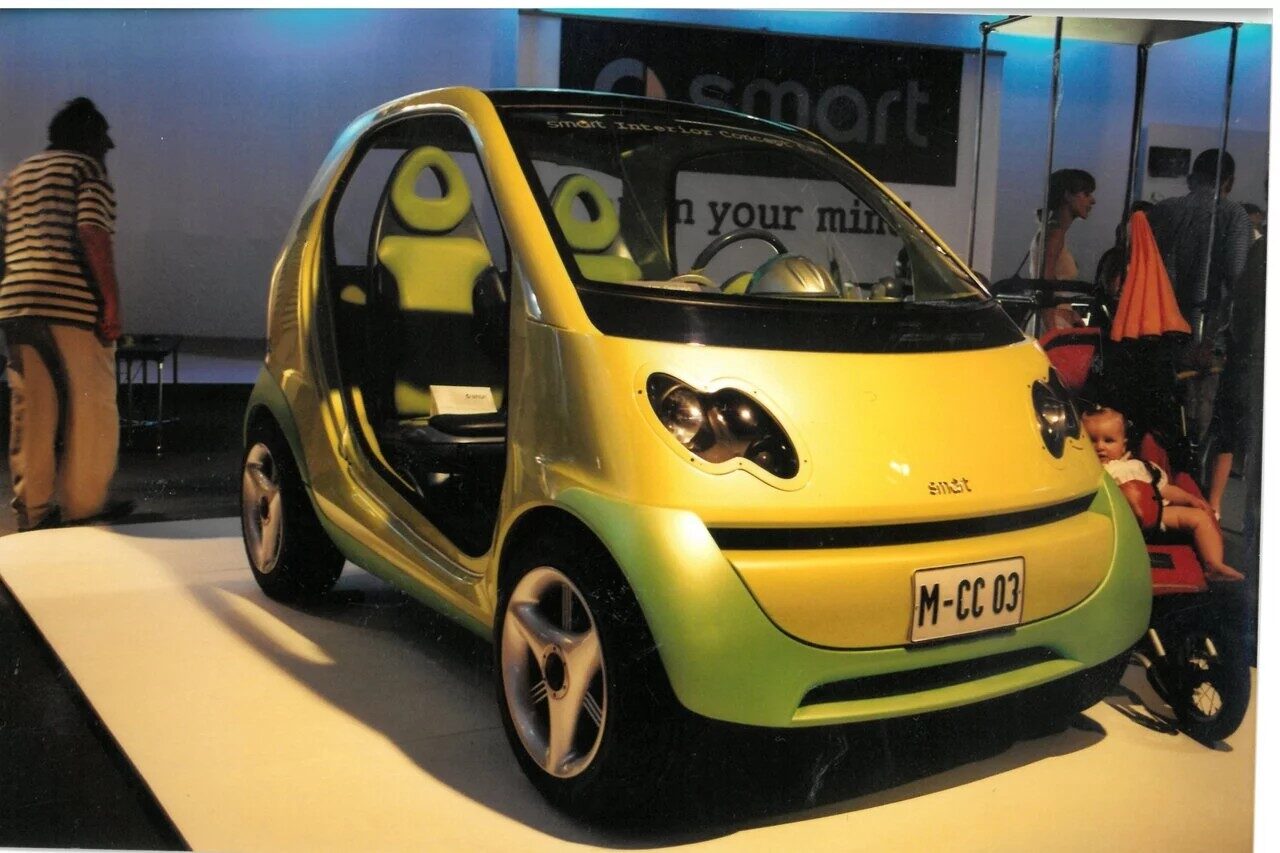รถต้นแบบ smart สีเหลืองเขียว ป้าย M-CC 03 ในงาน IAA 1995