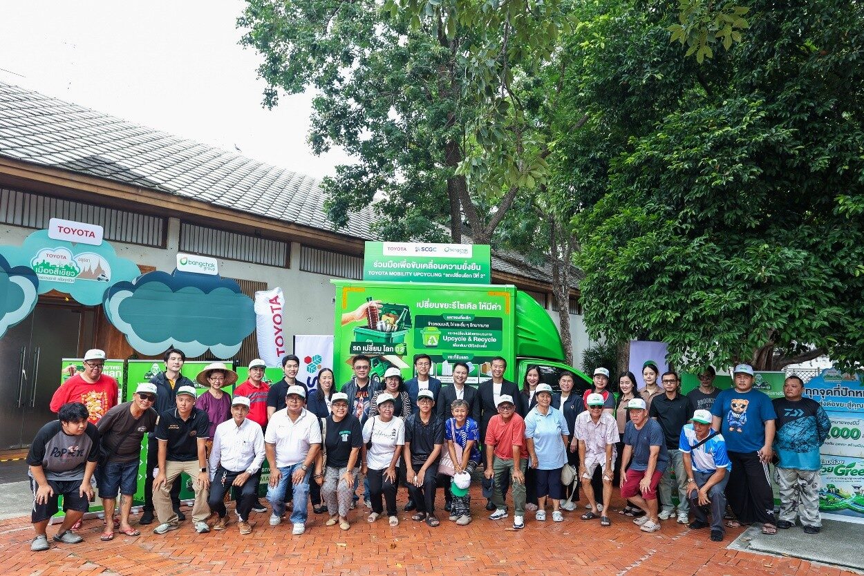 ผู้ร่วมงานลงนามโครงการ Mobility Upcycling รถเปลี่ยนโลก ปีที่ 2