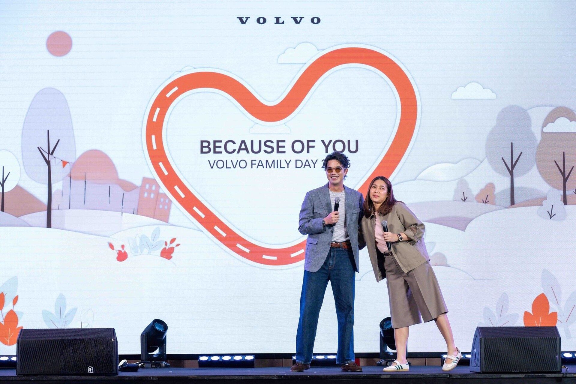 เวทีงาน Volvo Family Day 2026 ฉากหลังรูปหัวใจ Because of You