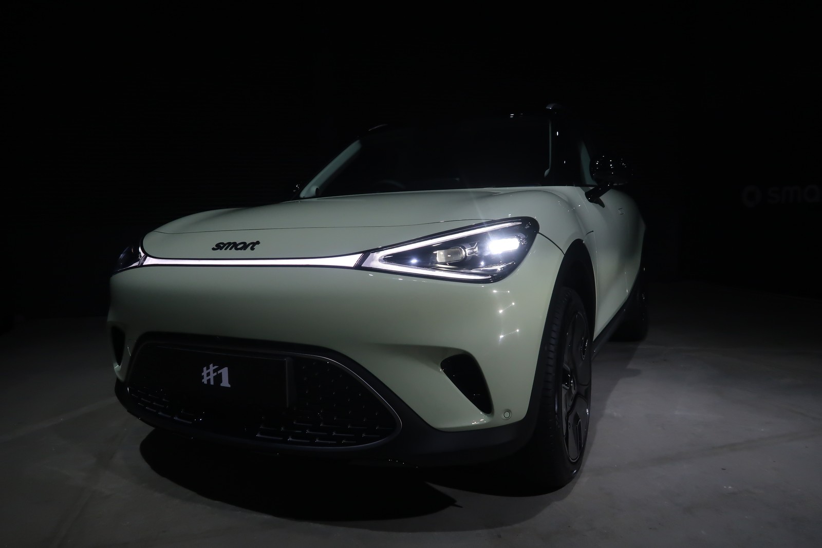 ไฟหน้าและไฟเดย์ไลท์ LED ของ smart #1