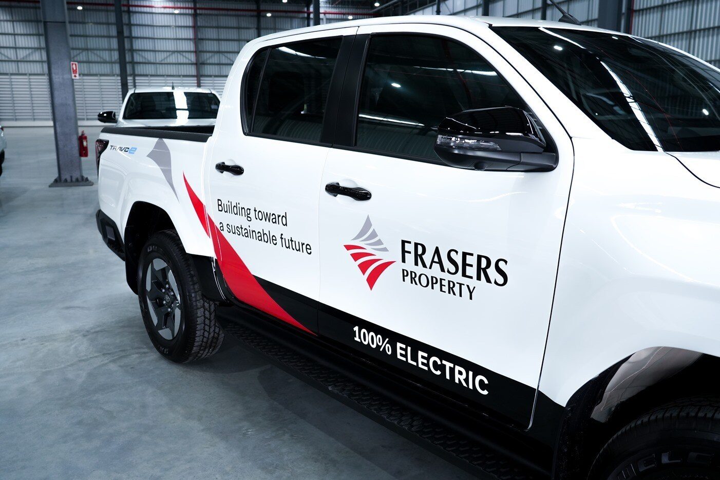 Toyota Hilux Travo-e 2026 ส่งมอบ 17 คัน หนุนแผน Net Zero 3