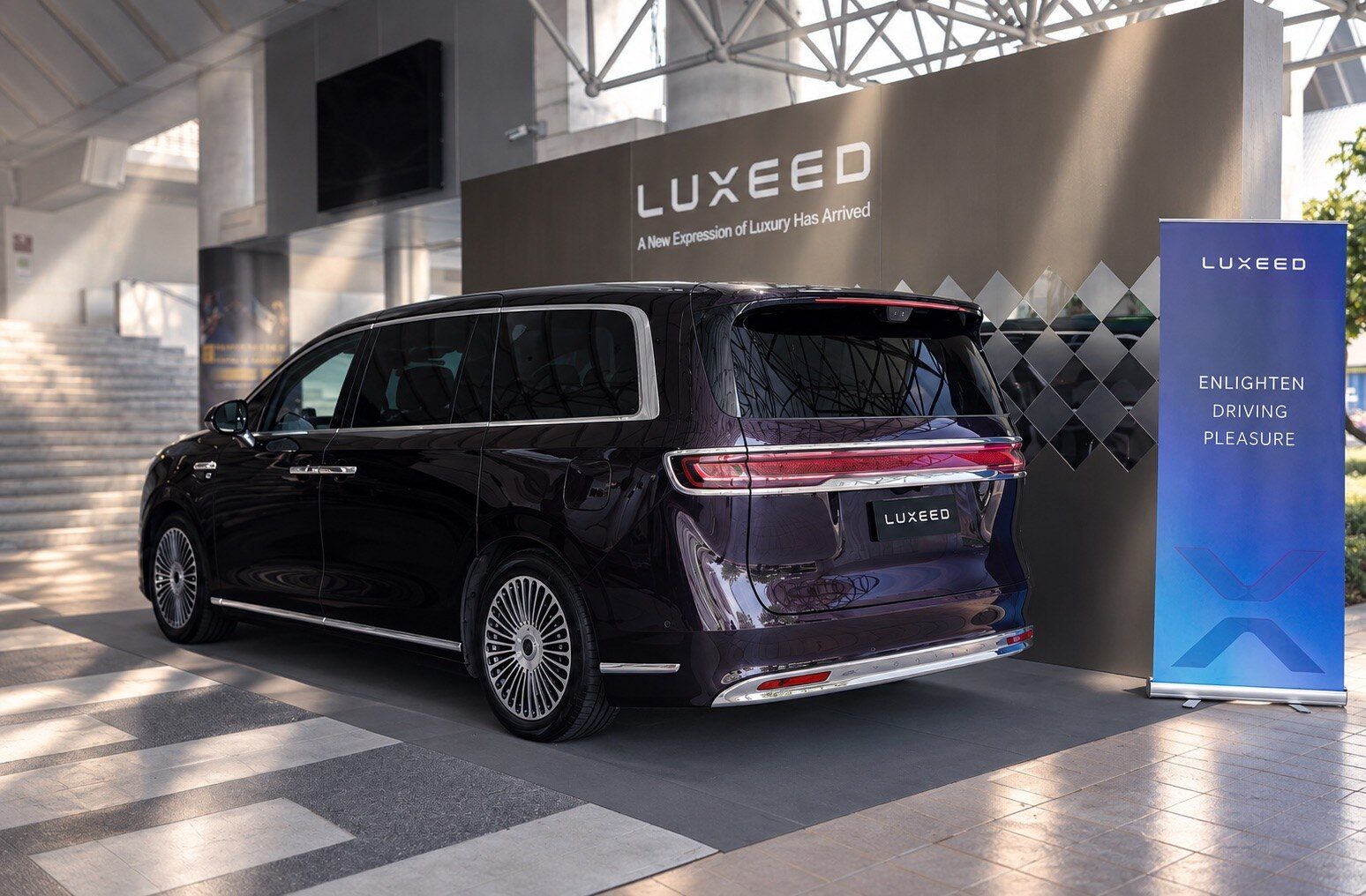 LUXEED EHV V9 2026 เผยโฉมในไทย MPV หรูเบาะหมุน 180 องศา 3