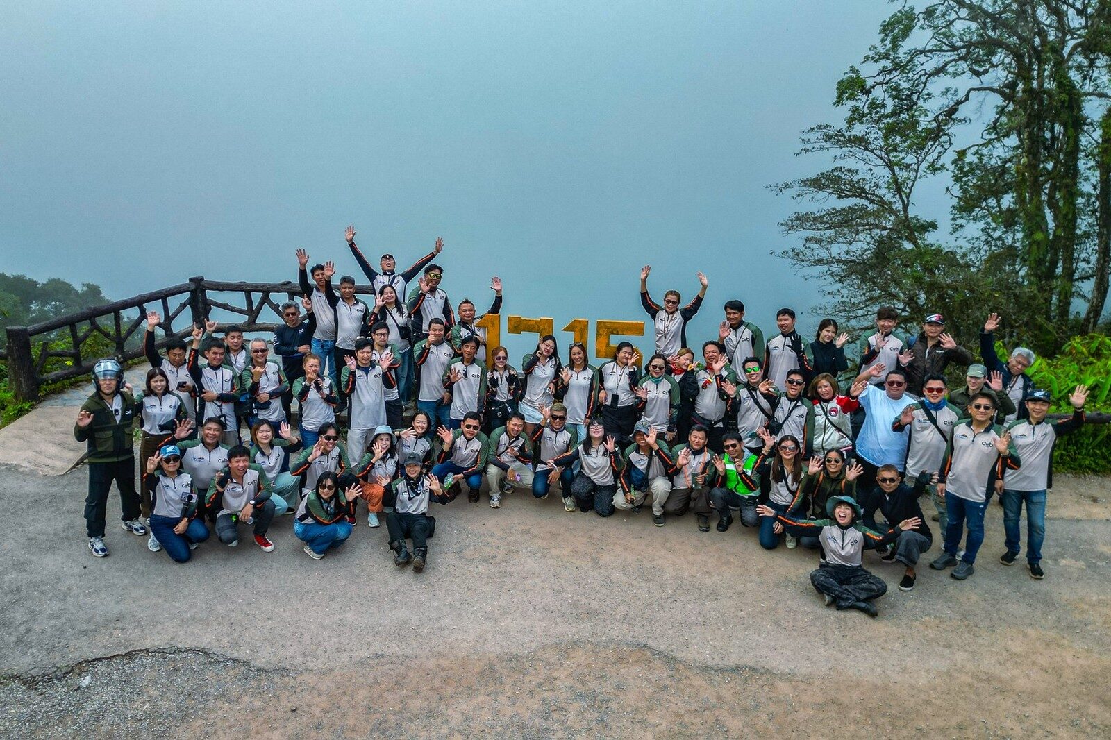 ภาพหมู่ชาว CUB House ที่จุดชมวิว