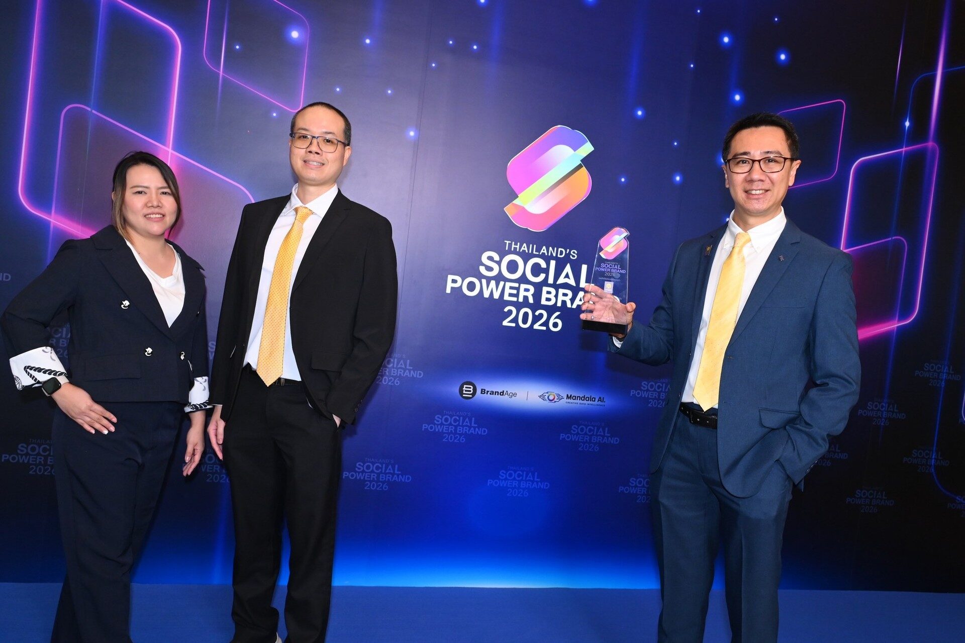ทีมผู้บริหารกรุงศรี ออโต้ ในงานรับรางวัล Thailand’s Social Power Brand 2026