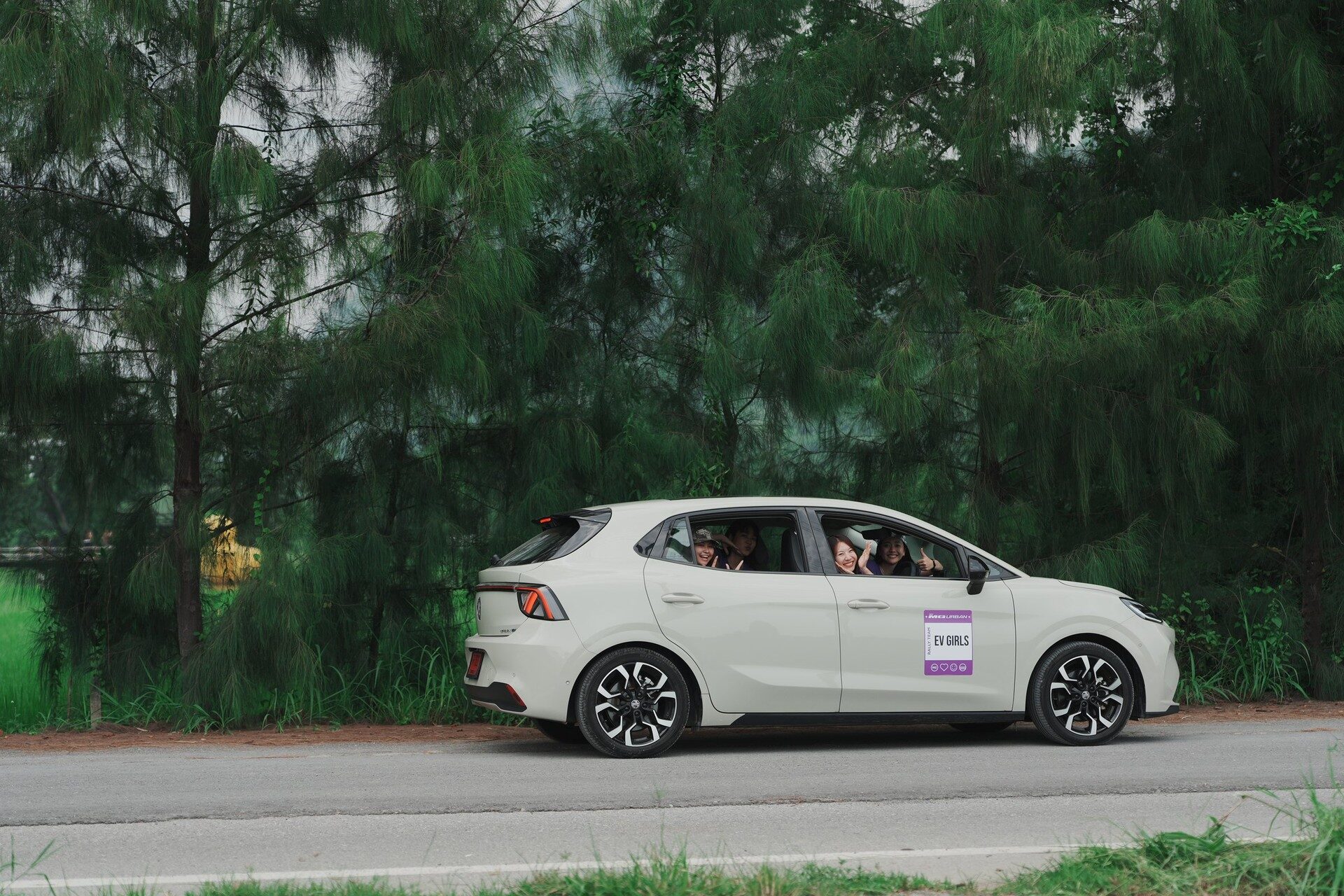 รถที่ร่วมทริป THE MG URBAN CLUB Rally ระหว่างเส้นทาง