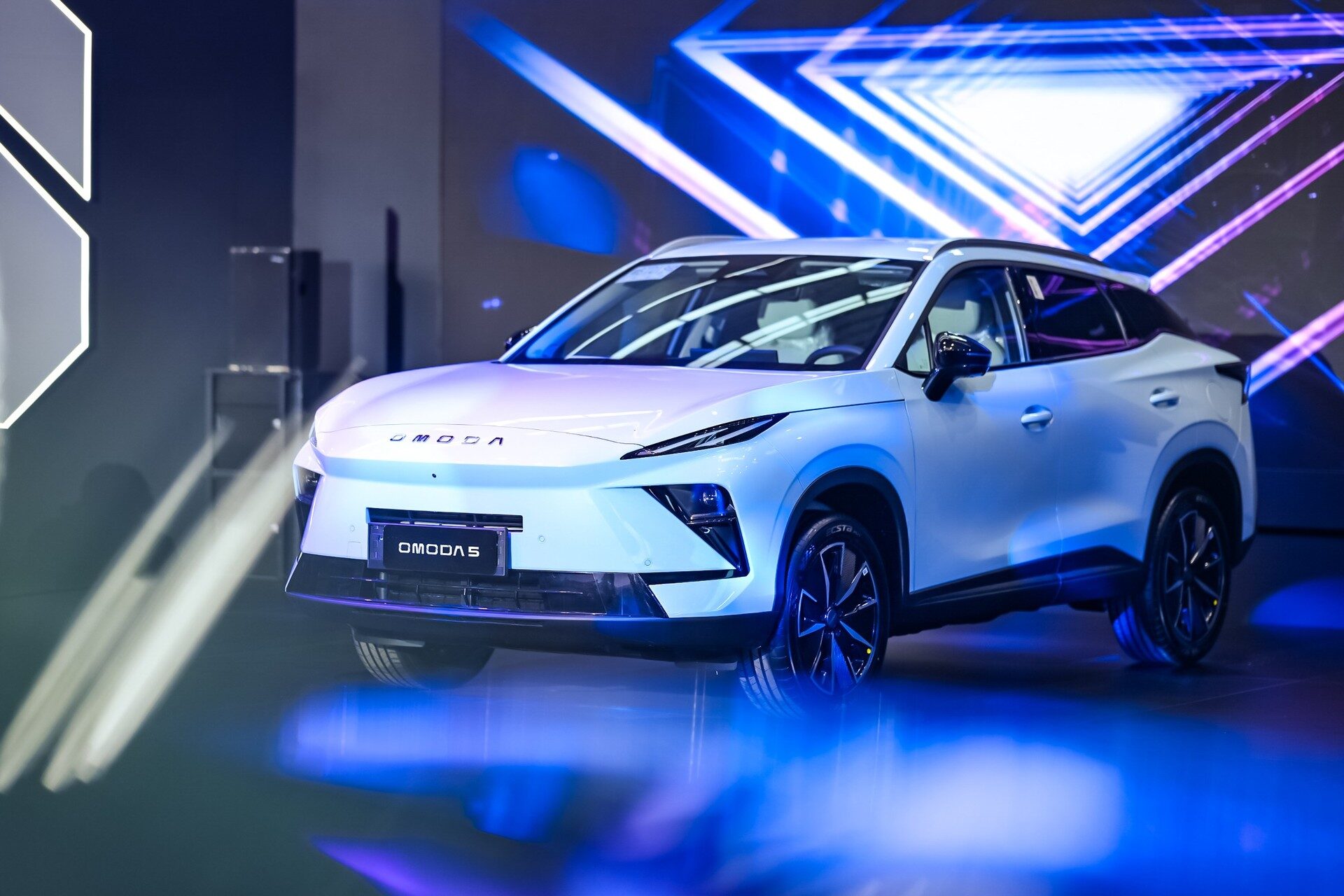 OMODA 5 สีขาว จัดแสดงในงาน OMODA & JAECOO 2026 International User Summit