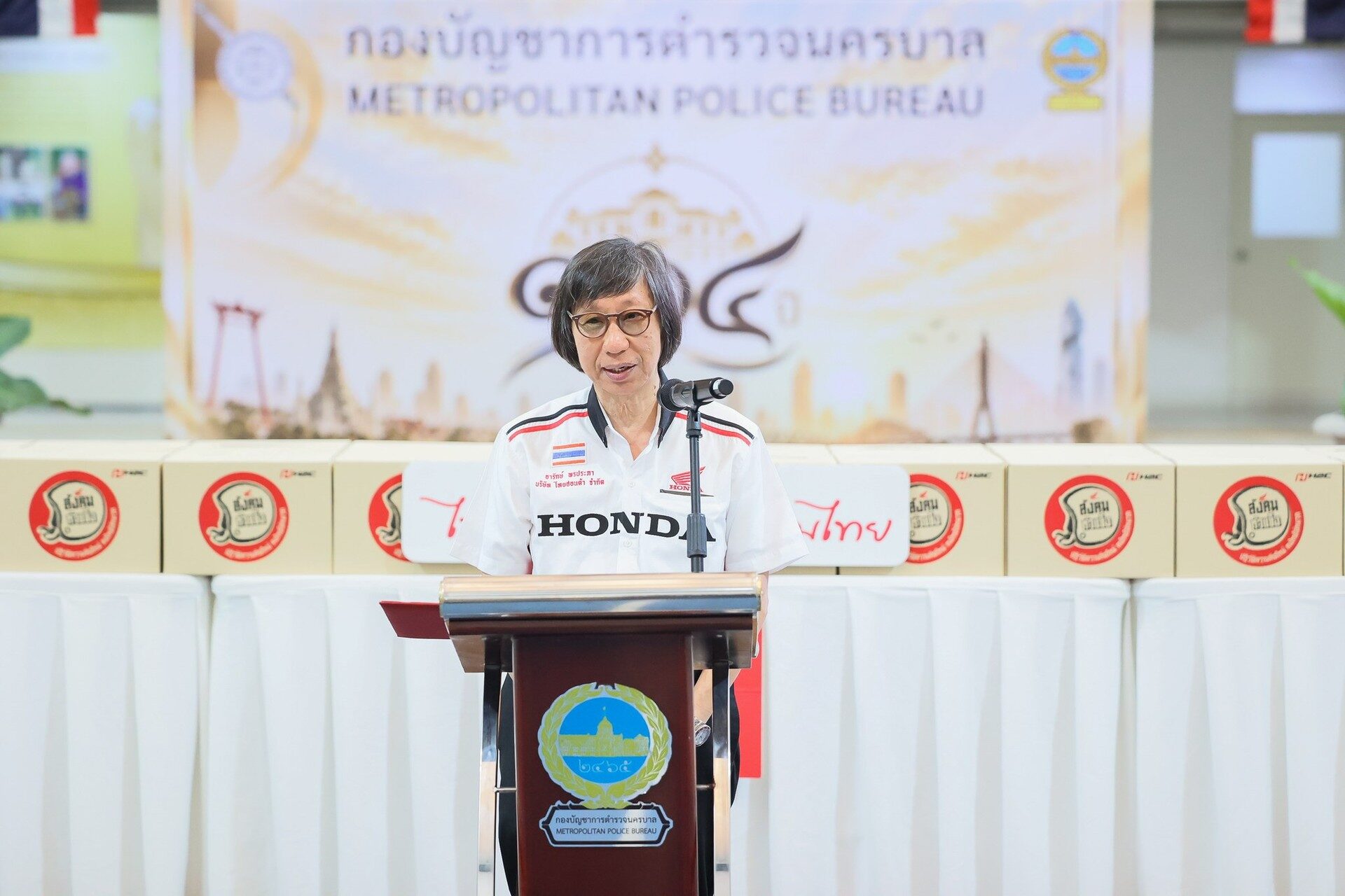 ผู้แทนไทยฮอนด้ากล่าวในพิธีส่งมอบหมวกนิรภัย
