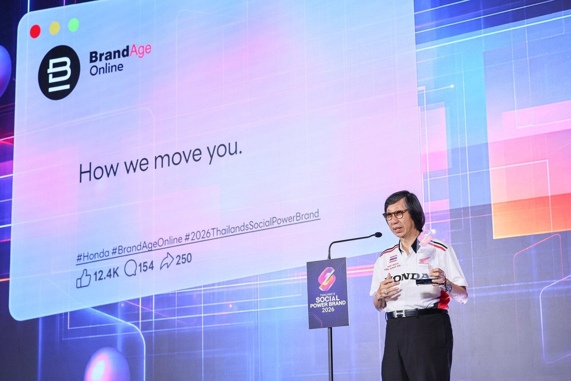 ผู้บริหารไทยฮอนด้าขึ้นพูดบนเวทีงานประกาศรางวัล Thailand’s Social Power Brand 2026