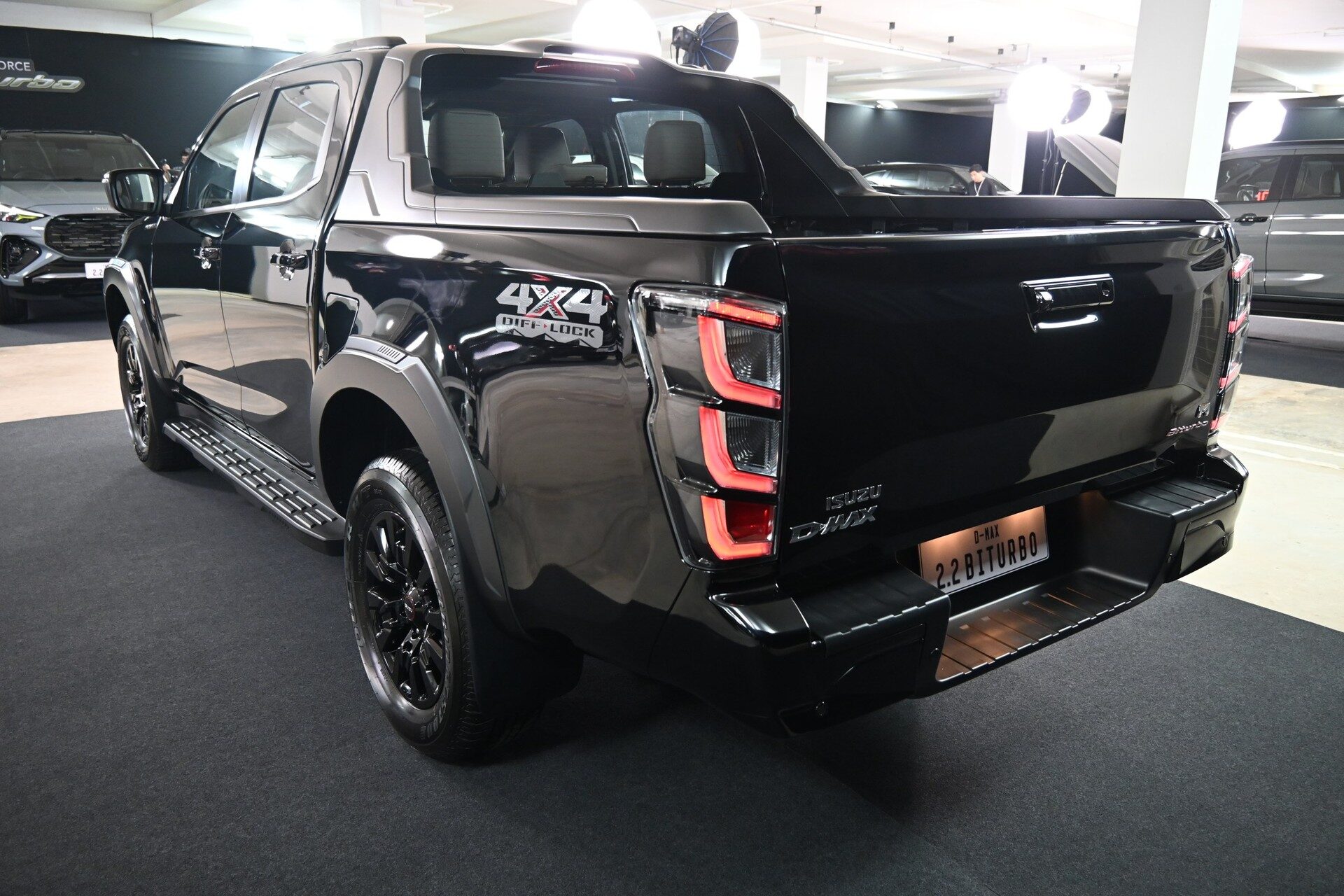 Isuzu D-MAX V-CROSS 4x4 โฉมใหม่ ด้านหลัง