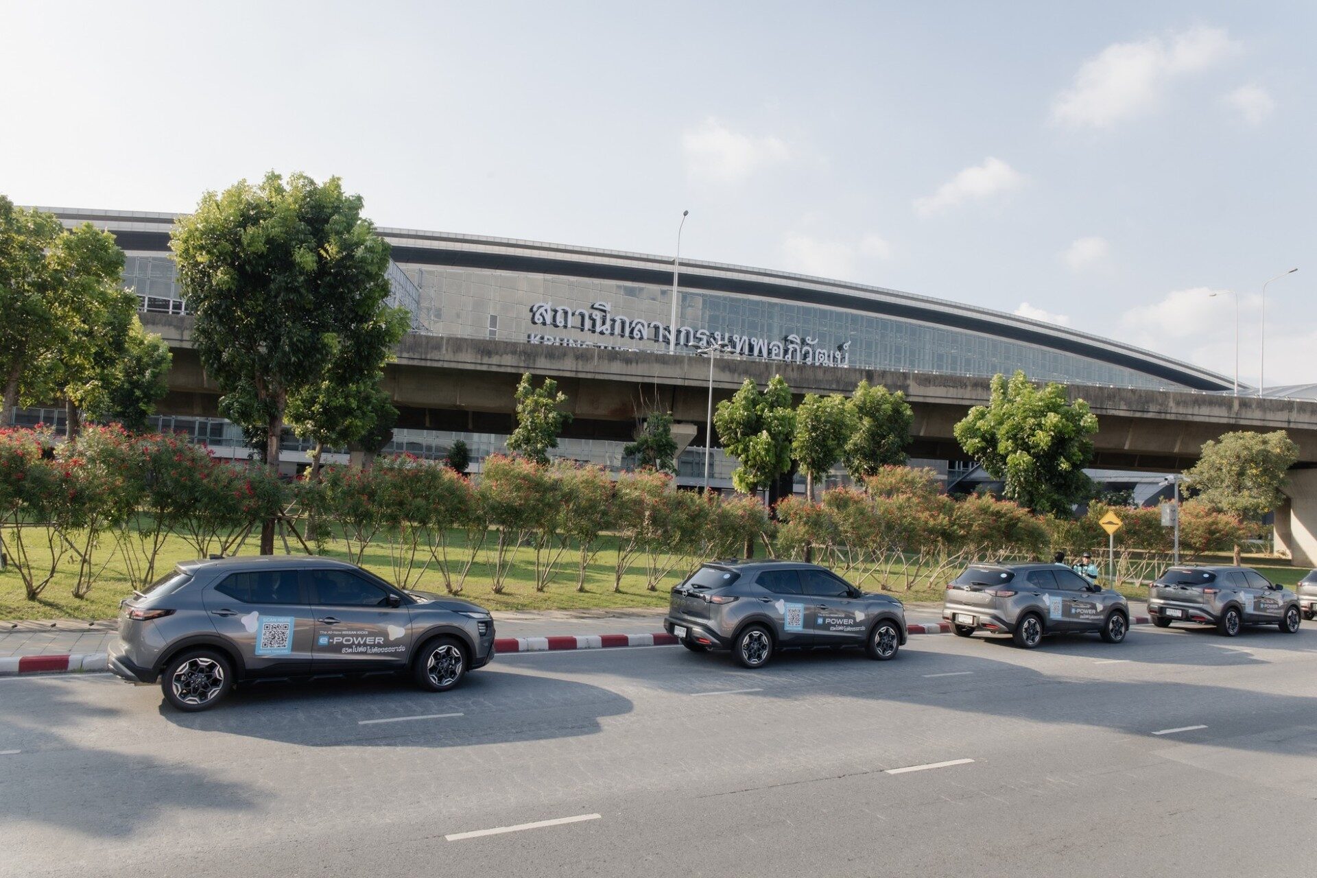 ขบวน นิสสัน คิกส์ e-POWER ผ่านสถานีกลางกรุงเทพอภิวัฒน์