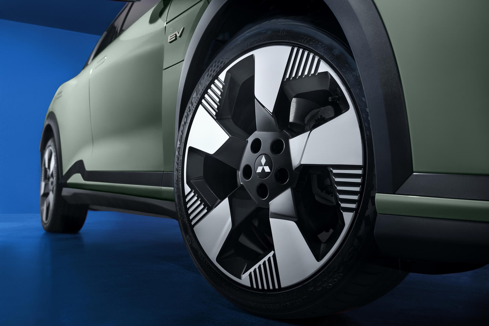 ล้ออัลลอยของ Mitsubishi ASX VR-e ลายเส้นแนวนอน