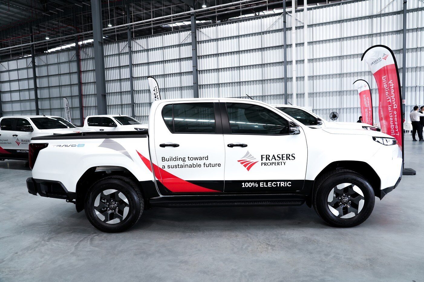 Toyota Hilux Travo-e 2026 ส่งมอบ 17 คัน หนุนแผน Net Zero 5