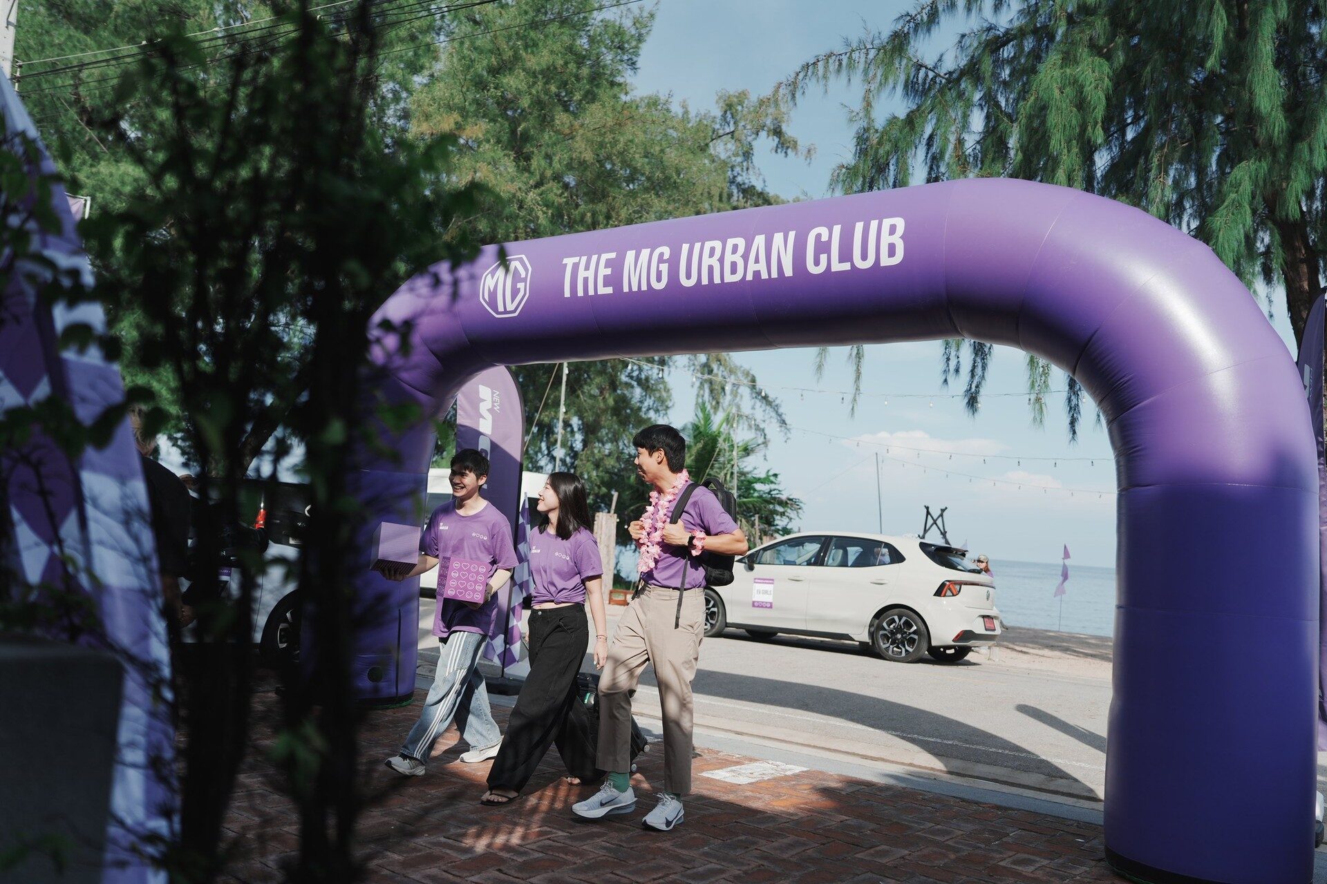 ซุ้ม THE MG URBAN CLUB ริมทะเลเพชรบุรี