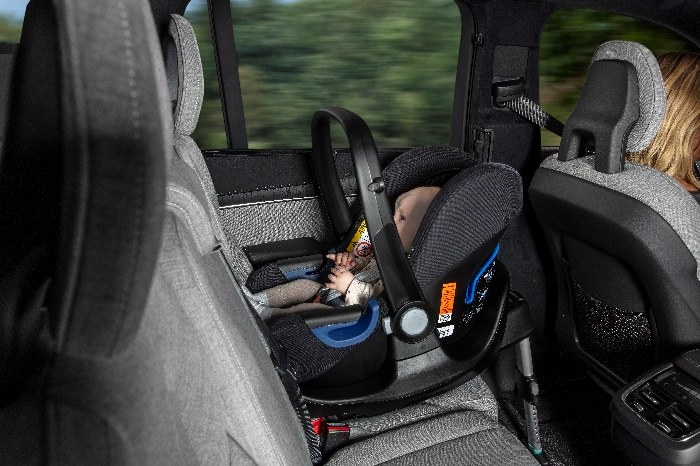 ที่นั่งเด็กแบบหันไปทางด้านหลังในรถ Volvo