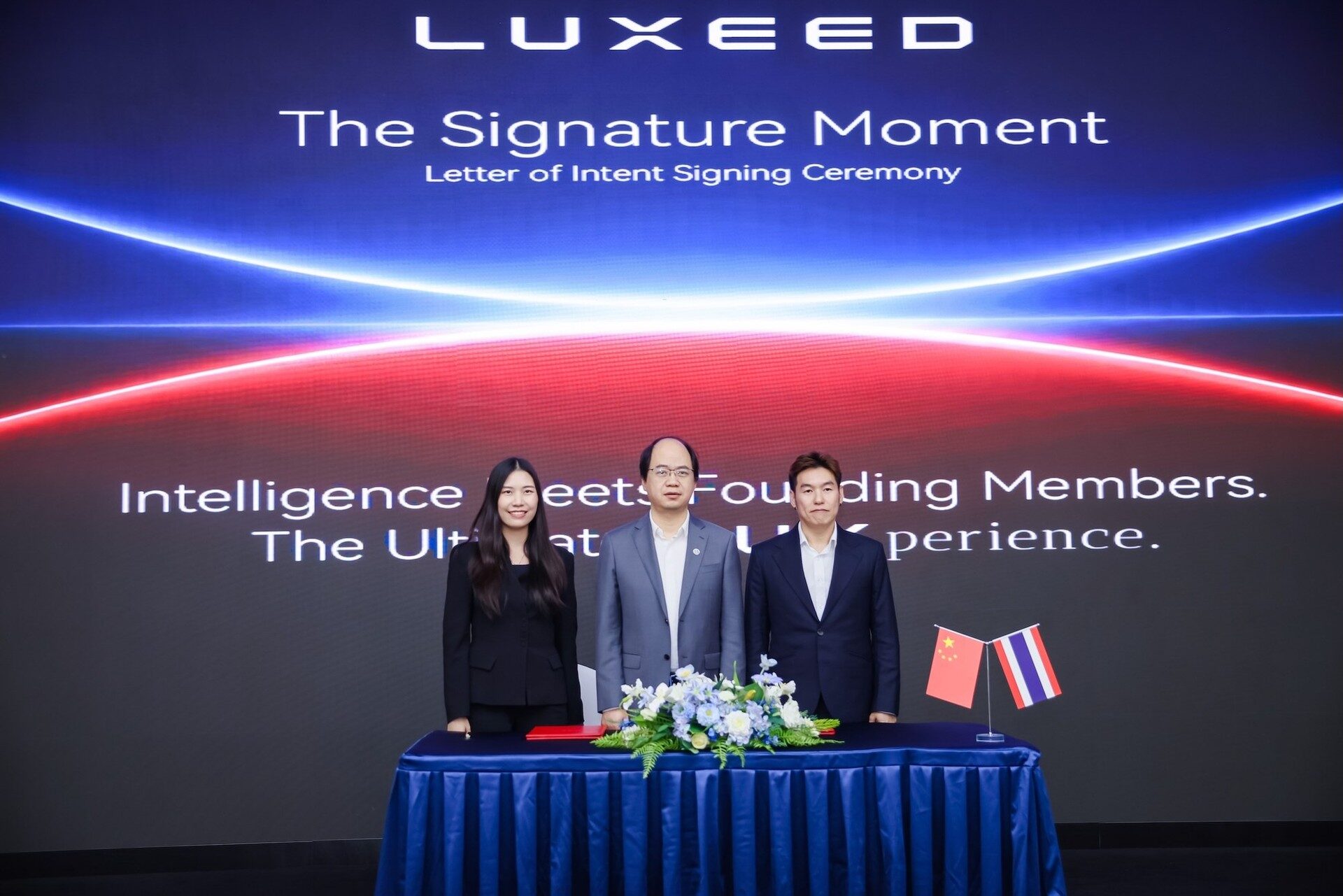 ผู้จำหน่ายกลุ่มแรกของ LUXEED ในไทยร่วมพิธีลงนาม